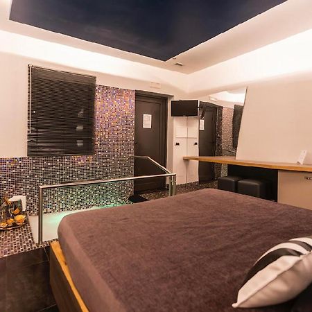 Hotel Tiro A Volo ปอซซุออลี ภายนอก รูปภาพ