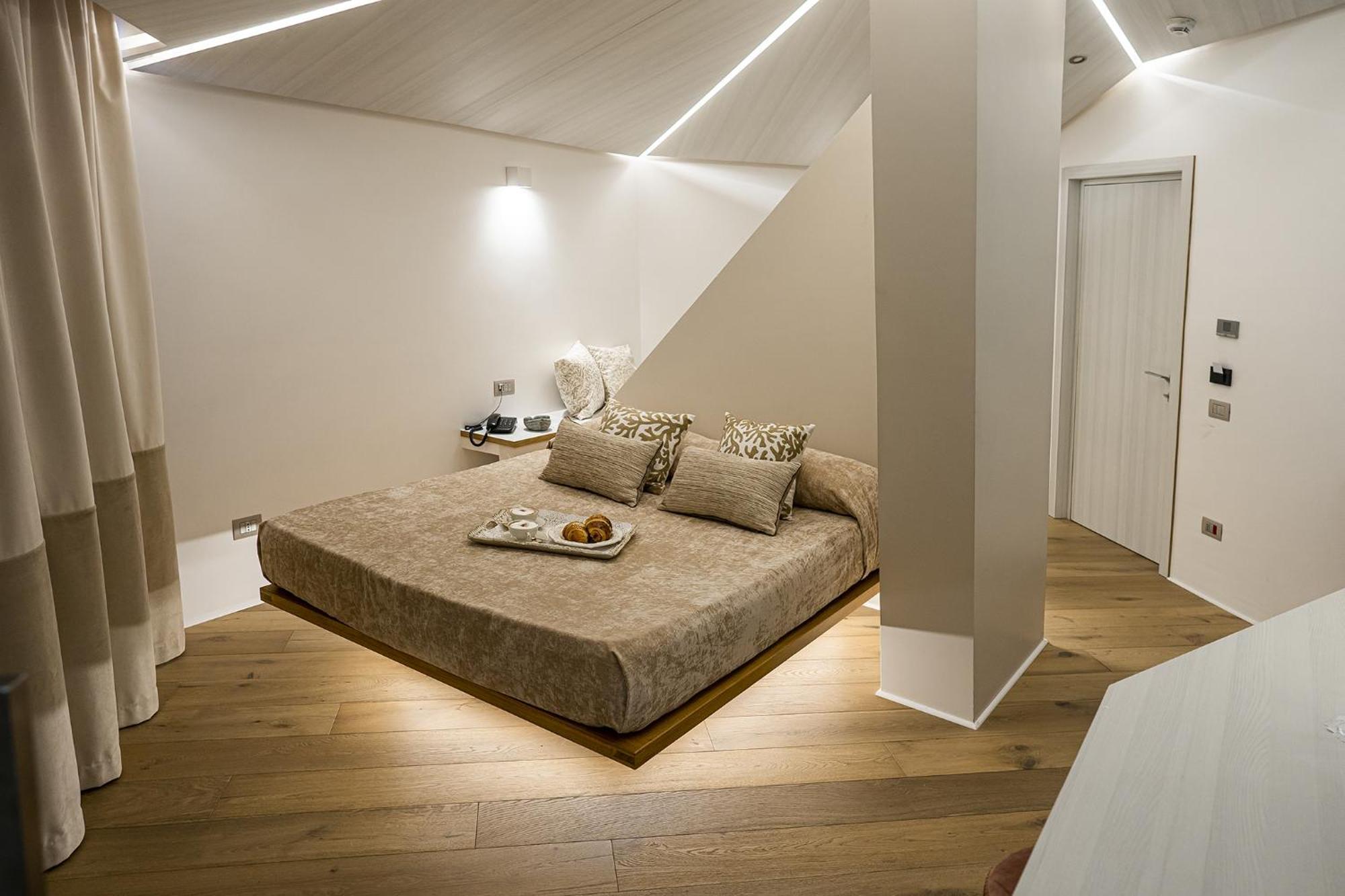 Hotel Tiro A Volo ปอซซุออลี ภายนอก รูปภาพ