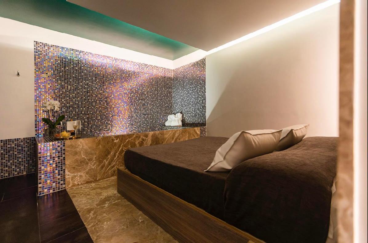 Hotel Tiro A Volo ปอซซุออลี ภายนอก รูปภาพ