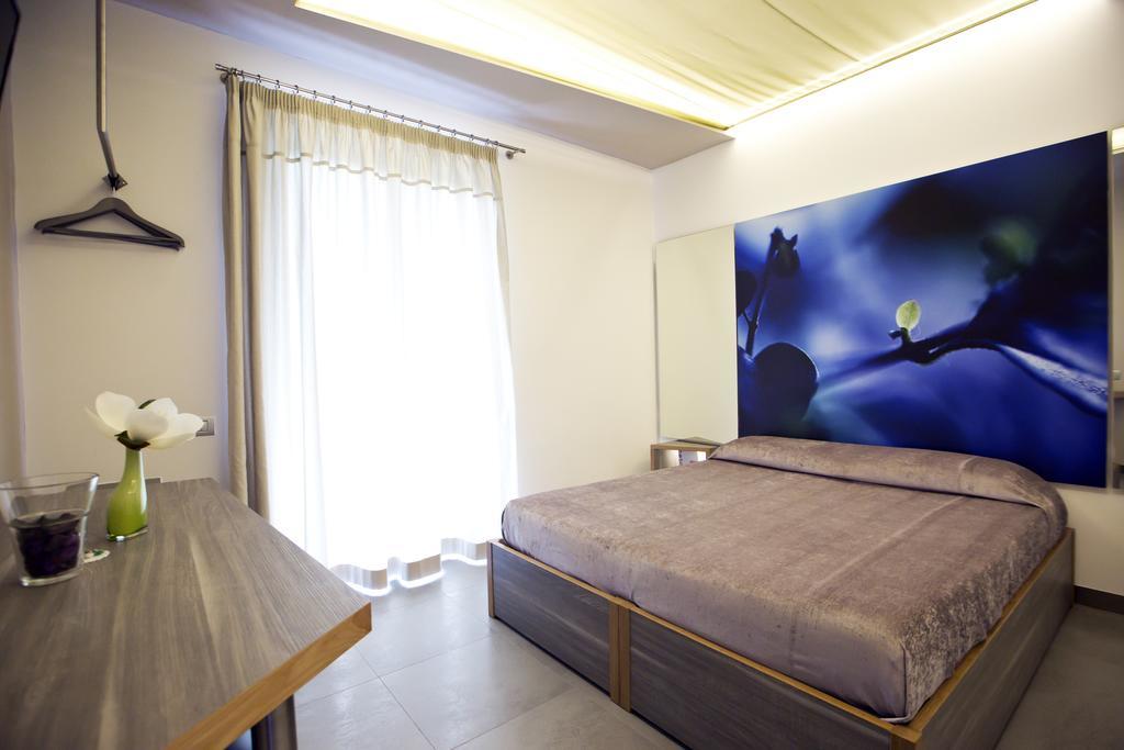 Hotel Tiro A Volo ปอซซุออลี ภายนอก รูปภาพ