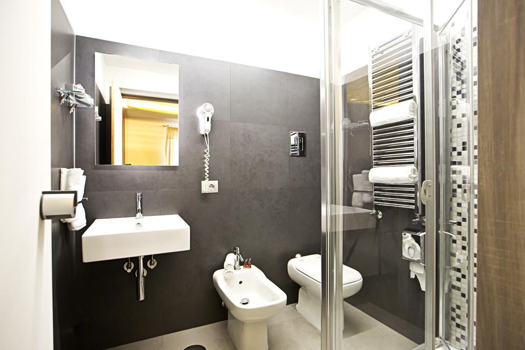 Hotel Tiro A Volo ปอซซุออลี ภายนอก รูปภาพ