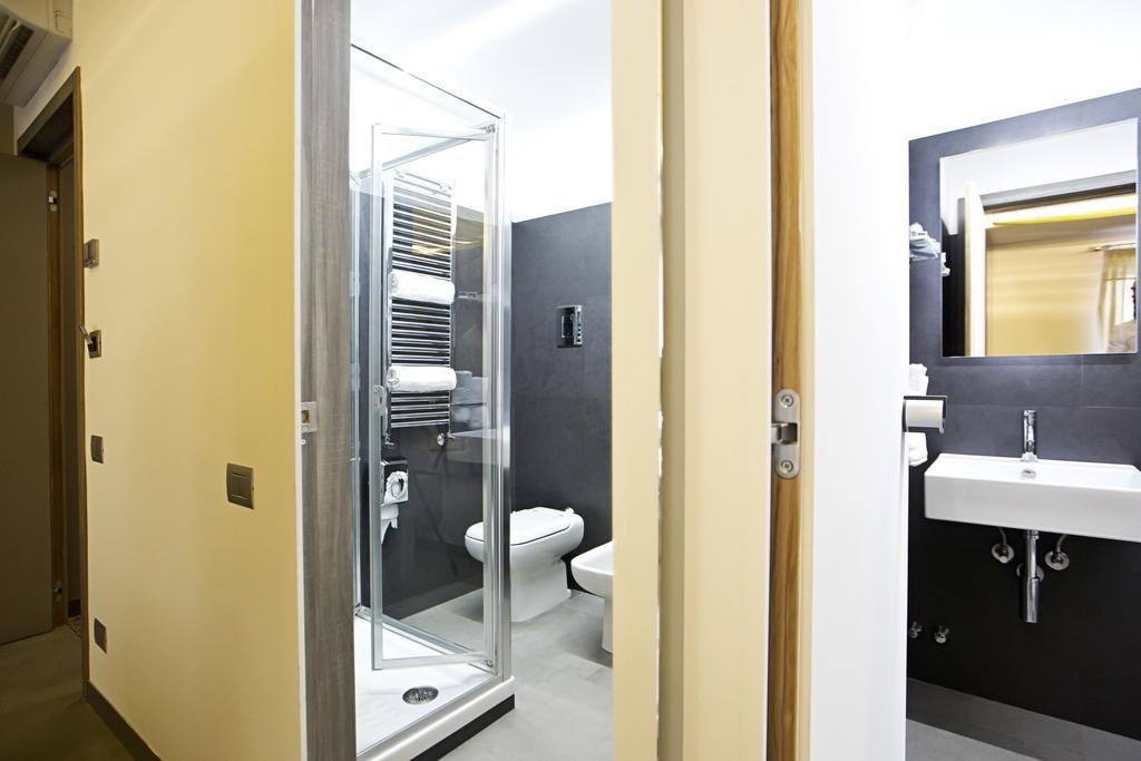 Hotel Tiro A Volo ปอซซุออลี ภายนอก รูปภาพ