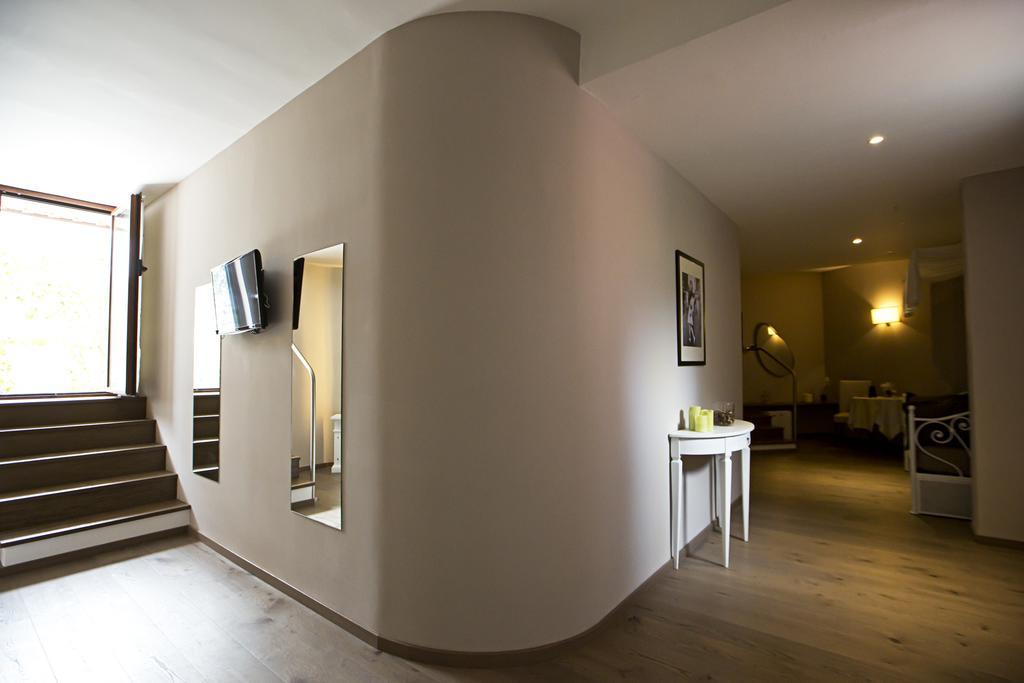 Hotel Tiro A Volo ปอซซุออลี ภายนอก รูปภาพ