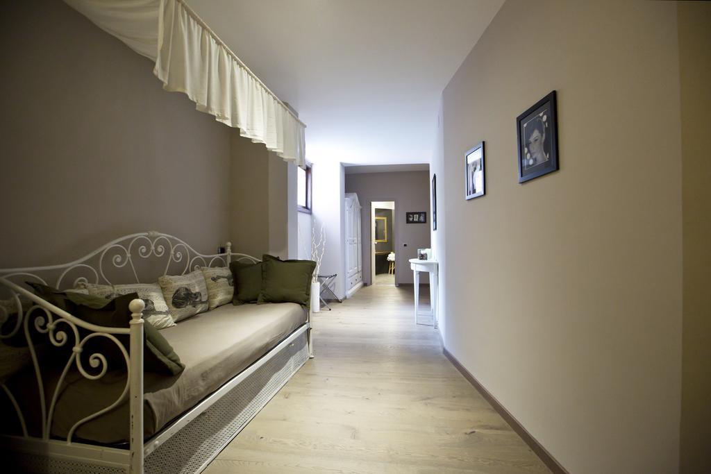 Hotel Tiro A Volo ปอซซุออลี ภายนอก รูปภาพ