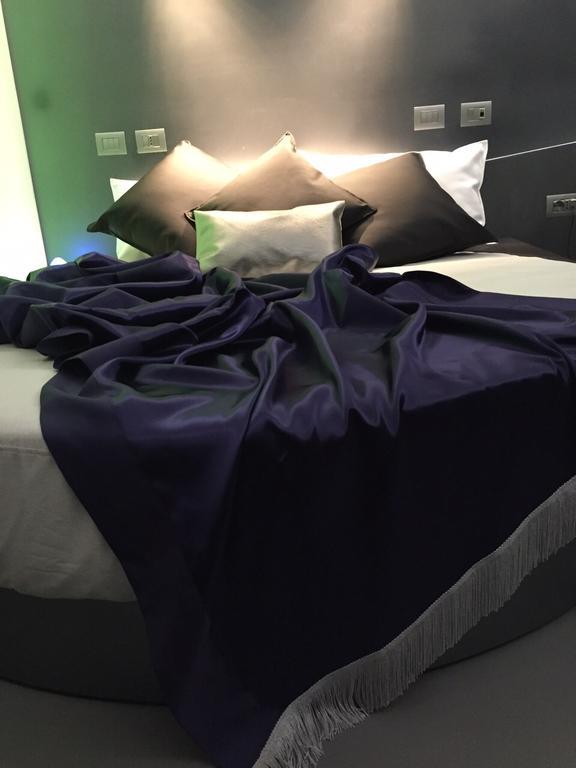 Hotel Tiro A Volo ปอซซุออลี ภายนอก รูปภาพ