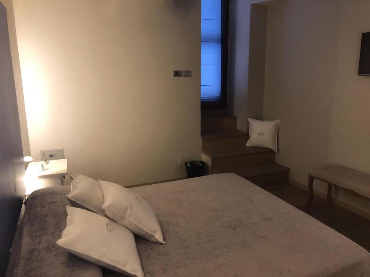 Hotel Tiro A Volo ปอซซุออลี ภายนอก รูปภาพ